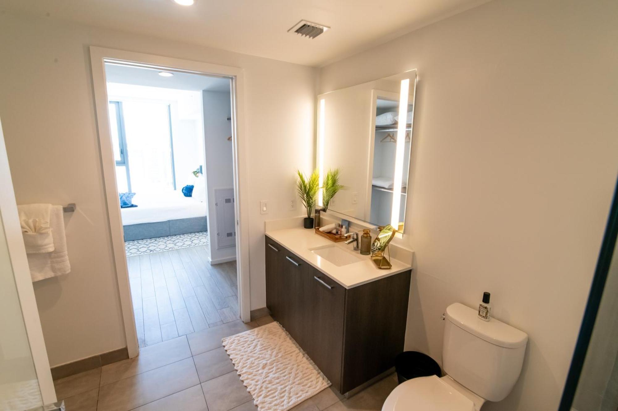 Luxurious King Bed Suite In Downtown Miami Dış mekan fotoğraf