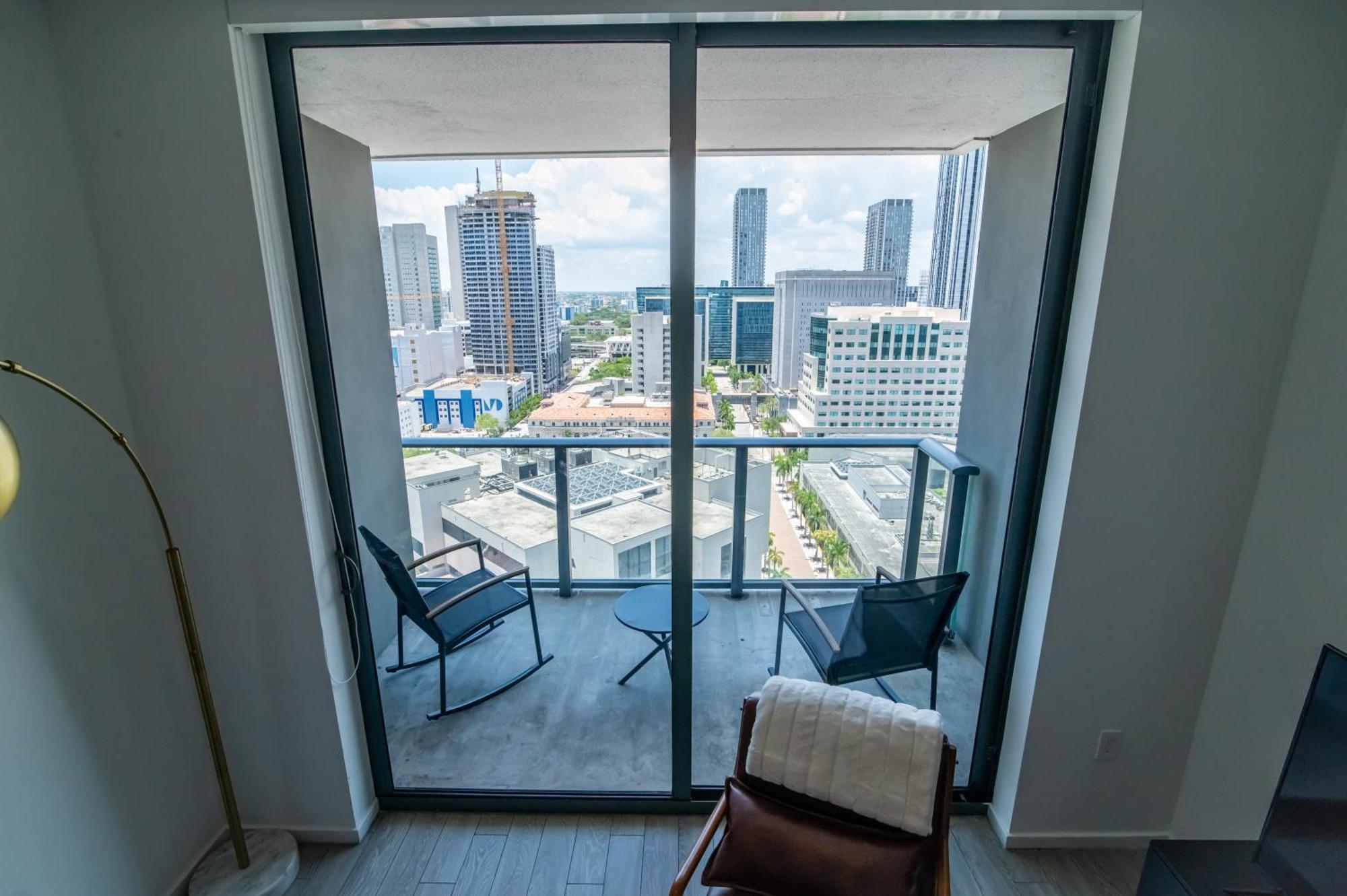 Luxurious King Bed Suite In Downtown Miami Dış mekan fotoğraf
